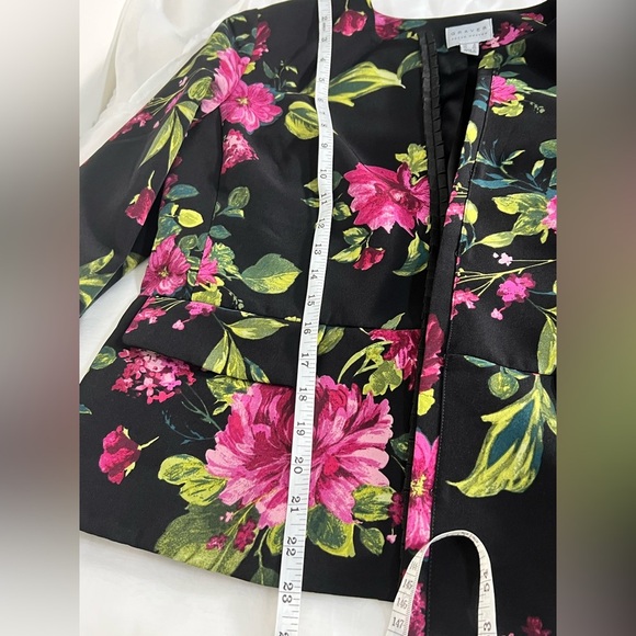 Susan Graver Black Floral Liquid Knit Blazer Jacket Size 6 Ribbon Trim EUC - Picture 7 of 12